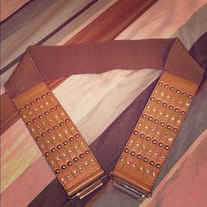 Stretchy brown sequined belt